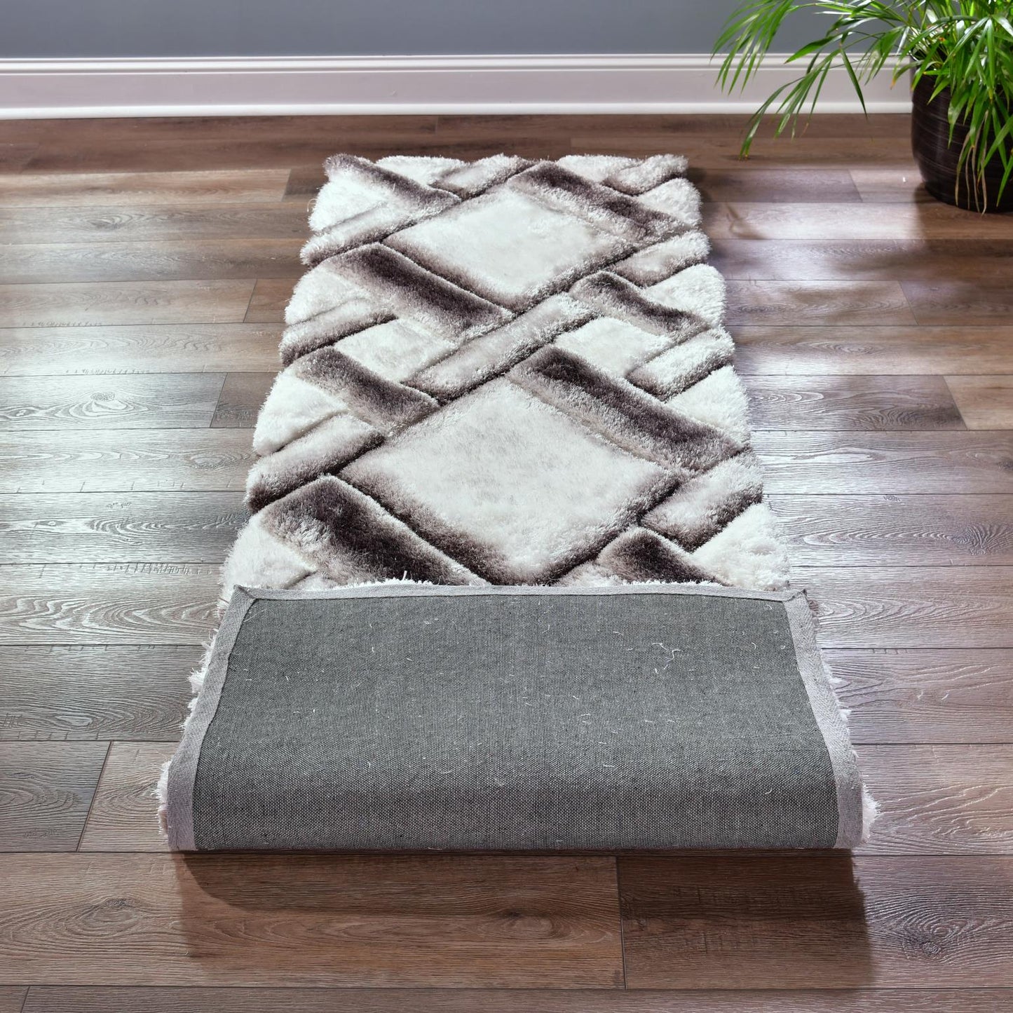 Mateos Black & White Diamond Shag Rug