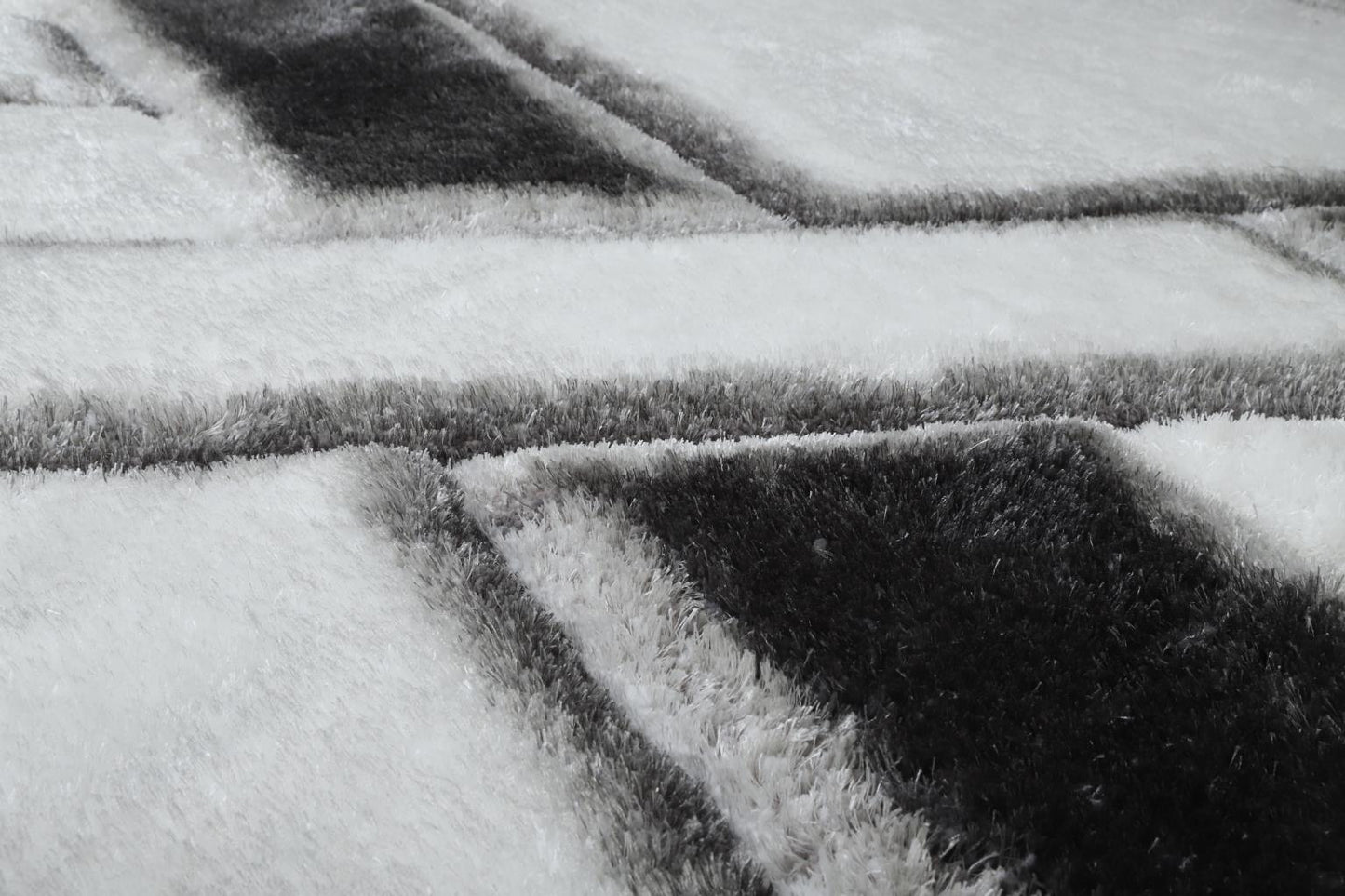 Mateos Black & White Diamond Shag Rug